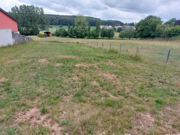 Beau terrain à bâtir de 6,75ares à vendre dans le village d'Ospern, commune de Redange/Attert, avec ou sans contrat de construction.