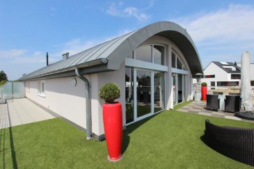 A vendre magnifique duplex-penthouse de 149 m2 habitables + 110 m2 de terrasse, aux finitions luxueuses et aux superficies généreuses, dans un quartier résidentiel au centre de  Mamer. 

Ce bien se compose comme suit.
Au deuxième étage vous trouverez un spacieux hall d'entrée de 15,82 m2, une première chambre à coucher de 13,25 m2, une chambre parentale de 21,20 m2 avec balcon privatif de 9,50 m2 , un dressing de 7,40 m2, une grande salle de bains design de 19,40 m2 (deux lavabos, grande douche, baignoire et WC) et un WC séparé avec placards de 3,84 m2. 

A l'étage supérieur un espace de 61,25 m2 avec des grandes baies vitrées et une belle hauteur sous plafond de 3,68 m dans la partie centrale et de 2,04 m sur les côtés, où trouvent place une cuisine hyper équipée Gaggenau avec îlot, la salle à manger et le living. A proximité de la cuisine se trouve un pratique débarras de 4,60 m2 avec une hauteur sous plafond de 3,68 m.

A partir des baies vitrées vous accèderez à une terrasse de +/- 110 m2 en forme de 