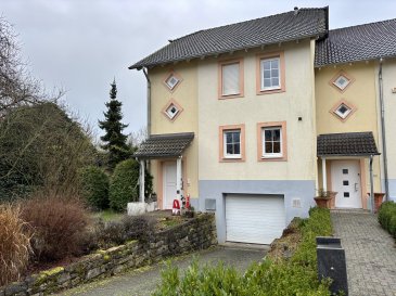 Le Bureau Immobilier Loewen-Kill présente à la vente cette maison unifamiliale libre de trois côtés sise à Goetzingen. Construite en 2004 et implantée sur un terrain d'environ 4,82a cette maison se compose comme suit :

Au rez-de-chaussée, un hall d'entrée dessert :
.Salon/salle à manger avec accès à la terrasse et au jardin
.Cuisine équipée et aménagée
.WC séparé

A l'étage, un palier permet d'accéder à :
.Première chambre d'une surface d'environ 12,02m2
.Deuxième chambre d'une surface d'environ 13,33m2
.Troisième chambre d'une surface d'environ 14,80m2
.Salle de bains
.WC

Au second étage se trouve une quatrième chambre d'une surface d'environ 20,08m2

La maison est complétée par un sous-sol :
.Buanderie avec douche
.Garage pour deux voitures
.Cave
.Espace de rangement

Nous sommes à votre disposition pour tout renseignement complémentaire et un rendez-vous de visite :
+352 691 93 22 02
contact@loki.lu

Les honoraires de négociation sont à la charge du vendeur.