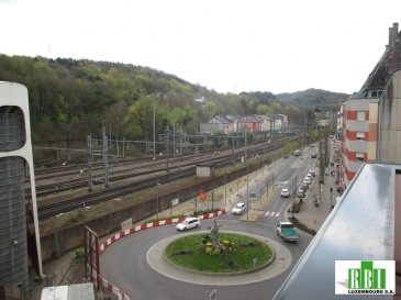 ESCH/CENTRE, proche de la gare et des commerces, belle résidence en cours de construction<br>appartement de +/- 103,38m2 (no 036), 3 chambres à coucher, salle de bains, WC séparé, cuisine, balcon <br>Pour un supplément, possibilité d\'acheter 1 cave et 1 emplacement intérieur fermé<br>Les prix s\'entendent avec TVA de 17%<br />Ref agence :2449054