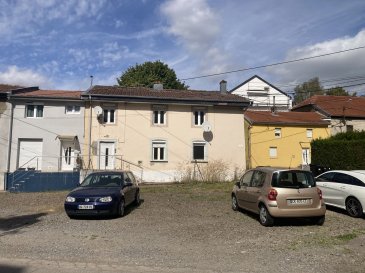 Maison - 156m ². EN EXCUSIVITÉ chez PANETTA IMMOBILIER !

Maison mitoyenne d'un côté d'une superficie habitable de 156m²  

La maison se compose ainsi:

-rez-de-chaussée: enrée, dégagement, salon ouvert sur salle à manger, 1 chambre, cuisine, salle de bains, w-c, 1 local avec accès jardinet

-étage: double dégagement, couloir, w-c, 3 chambres

-combles non aménagés

-grand parking sur l'avant non privatif (mairie)

NB: prévoir des travaux (sols, murs, plafonds, cuisine, sanitaires et une fuite à la toiture mais la toiture est tout de même en bon état), l'électricité est correcte, double vitrage PVC

Pour plus d’informations, veuillez contacter Monsieur Rocco PANETTA au 06 88 56 77 94.
Les informations sur les risques auxquels ce bien est exposé sont disponibles sur le site Géorisques : www.georisques.gouv.fr