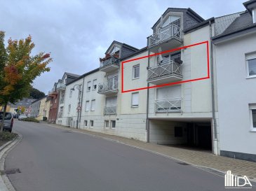En vente l'Immobilière de l'Attert vous propose ce spacieux appartement situé dans le village de Hobscheid, toutes les commodités sur place.

L'appartement de +/- 109 m² se compose de:

- spacieux hall d'entrée 
- wc séparé
- salle de douche avec lavabo
- beau séjour / salle à manger avec sortie sur petit balcon de +/- 2,40 m²
- grande cuisine équipée séparée
- 3 belles chambres à coucher.

L'appartement dispose d'un garage fermé.

Pour plus d'informations ou pour visiter cette propriété, contactez-nous au +352 23 62 90 20 ou sur immo@immoaida.lu

Consultez nos biens sur www.immoaida.lu