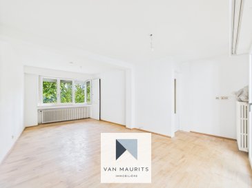 Située sur les hauteurs de Limpertsberg, découvrez cette maison de ville, libre de 4 côtés. D'une surface habitable de ± 145m² pour une surface totale de ± 207 m² elle est composée comme suit :

Au sous sol, une première grande cave de ± 18 m², une seconde cave de ± 7m² ainsi qu'un espace chaufferie de ± 8 m². Les caves ont été traitées par Murptotec contre l'humidité.

Au rez-de-jardin, une cave à vin de ± 6 m² et un accès à la cour extérieure de ± 13 m².

Au rez-de-chaussée, un hall d'entrée de ± 9 m², un WC séparé de ± 2 m², une cuisine équipée de ± 6 m², un séjour / salle à manger de ± 25m² et une pièce de ± 21 m² pouvant devenir un garage pour un véhicule.

Au premier étage, Un pallier de ± 5 m² dessert 2 chambres de respectivement ± 14 et 15 m² ainsi qu'une salle de bains de ± 8 m² avec WC, lavabo et douche.

Au dernier étage, se trouve le grenier aménagé en un pallier de ± 4 m² et deux chambres de respectivement ± 13 et 17 m².

Détails complémentaires :

- Emplacement idéal
- Proximité des transports en commun et toutes commodités
- Chassis PVC double vitrage
- Chauffage au gaz par radiateur
- Cour extérieure sans vis-à-vis
- Possibilité de créer un garage
- Caves traitées récemment par Murprotec contre l'humidité
- Certificat de performance énergétique H-I
- Travaux de raffraichissement et rénovation à prévoir

Agent responsable du dossier : Julien Bastin
Téléphone : +352 661 776 777
Mail : julien@vanmaurits.lu