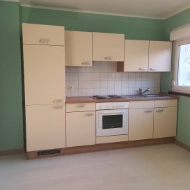 CREUTZWALD
Appartement F3 au 1ier étage sans ascenseur situé au centre ville avec une terrasse d'une superficie de 76.35m² composé d'une cuisine équipée, 1 séjour, 1 salle de bains, 2 chambres, un local rangement.

Le chauffage est au gaz, double vitrage PVC blanc, les toilettes sont séparés

Le loyer est de 510€ et 36€ avances sur charges
