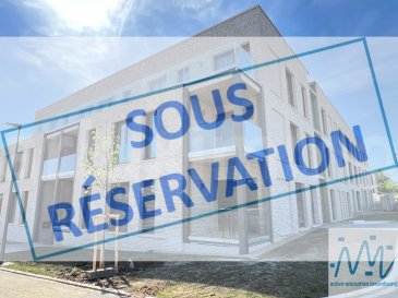 ***SOUS RESERVATION*** 
''active relocation luxembourg'' vous propose à la location un magnifique appartement-penthouse aux prestations haut de gamme, avec 3 m de hauteur sous plafond et un magnifique parquet massif, comprenant 3 chambres et 2 terrasses. Il est situé au 2ème et dernier étage d'une résidence neuve située dans un agréable quartier résidentiel de Mamer.

Cet appartement comprend :
un hall d'entrée avec ascenseur privatif et placards intégrés, un grand séjour triple exposition avec accès à une terrasse plein sud (22 m²), une magnifique cuisine haut de gamme entièrement équipée (placards toute hauteur - appareils Miele) avec accès à la terrasse, une grande chambre de 16 m² avec salle de douche attenante (5 m²) et accès à une terrasse orientée est, une deuxième chambre de 14,60 m² avec grand placard intégré et accès à une terrasse orientée est, une troisième chambre de 9,50 m², une salle de bains, 2 WC séparés, un débarras et un espace buanderie aménagé dans la cuisine.

Une cave et 2 places de parking intérieures complètent ce magnifique bien. Luminaires installés dans toutes les pièces et rideaux installés dans le séjour et la chambre principale.

Adresse : 35 rue Yolande, L-8224 Mamer

La résidence est située dans un quartier résidentiel neuf et calme, à quelques pas des commerces (restaurants, cabinets médicaux, dentistes, coiffeurs, pharmacie, boucherie, boulangerie, etc.) et de l'arrêt de bus Mamer Mambra (lignes 83, 84, 801, 802, 811, 812, 821, 822, 823, 824, 850 904, CE1, D26, D28, etc.).
Centre commercial « Belle Étoile » à 3 km, École européenne Luxembourg II et Lycée Josy Barthel à 2 km.

Si vous pensez vendre ou louer votre bien, ''active relocation luxembourg'' est à votre service pour vous conseiller au mieux et vous faire profiter de toutes ses compétences en vue de commercialiser votre bien de manière professionnelle et rapide.

+352 270 485 005
info@arlux.lu
www.arluximmo.lu