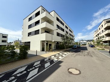 Découvrez cet appartement moderne à vendre, situé à Steinfort, Luxembourg.

Ce charmant appartement de 86,77 m² construit en 2017 offre un cadre de vie confortable et contemporain.

Doté de deux chambres spacieuses et d'une salle de bains, il dispose également d'un balcon de 7,5 m² avec une exposition sud-ouest, parfait pour profiter de la lumière naturelle.

Ce logement est équipé d'une cuisine ouverte, pratique et moderne, idéale pour préparer des repas conviviaux.

Une place de parking intérieure et une cave complètent l'ensemble, assurant un maximum de confort et de praticité.

D'autres équipements incluent un ascenseur et le chauffage par pompe à chaleur au sol, garantissant une efficacité énergétique remarquable avec sa classe énergétique A.

Steinfort est un lieu charmant et tranquille, offrant un excellent cadre de vie avec un accès facile aux commodités. Les écoles locales garantissent une éducation de qualité pour vos enfants. Les options de shopping et de restauration variées répondent à tous les goûts et besoins. Les parcs et espaces récréatifs environnants offrent de nombreuses occasions de détente et de loisirs en plein air.

Le réseau de transport bien desservi facilite l'accès aux diverses installations de soins de santé et autres services essentiels.

Ne ratez pas cette opportunité! Contactez-nous dès maintenant pour organiser une visite en remplissant le formulaire de contact ou en nous appelant.