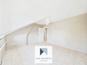 Situé à deux pas de la gare de Kleinbettingen cet appartement deux chambres de ± 60 m² habitables est composé comme suit : 

Au RDC, une buanderie commune, local vélo et local poubelles. 

Au 1er étage, un débarras privatif de ± 8 m² 

Au 2e étage, un hall d'entrée de ± 6 m² donne sur deux chambres spacieuses de respectivement ± 16 m² dont une avec débarras ± 3 m², une salle de douche de ± 12 m², et un espace cuisine / salle à manger de ± 9m². 

Détails complémentaires : 

- Electricité aux normes (2024) 
- Chaudière Buderus neuve 
- Respect de toutes les normes de sécurité 
- Proximité immédiate de la gare de Kleinbettingen 
- Station de recharge pour véhicule électrique à 100m 
- Grand jardin commun + de 500m² 
- Parking public en face de l'immeuble 
- Voiture Flex disponible en face de l'immeuble 
- Plusieurs appartements disponibles dans la résidence