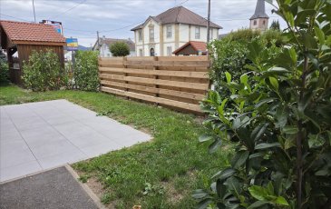 AU CENTRE, TRES BEL APPARTEMENT NEUF DE TYPE F3, AVEC TERRASSE ET PARKING Comp: entrée, cuisine équipée ouverte sur salon/séjour, cellier, 2 chambres, salle d'eau et wc séparé. 
CC pompe à chaleur
