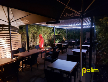 Belle opportunité .  Très belle affaire type : Bar - Brasserie - Tabac - PMU - FDJ, située en hyper centre, entièrement rénovée aux normes en vigueur. Grande salle, agréable terrasse sur l'arrière au calme. Excellent chiffre d'affaires, activité rentable !
 Bilans disponibles sur rdv - possibilité d'accompagnement pour financement du projet.
 Les informations sur les risques auxquels ce bien est exposé sont disponibles sur le site Géorisques : www.georisques.gouv.fr