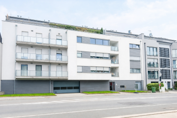Appartement 2 chambres à Luxembourg-Eich ? Situation idéale

JS Partners Immobilière vous propose ce superbe appartement lumineux d'environ 73 m², idéalement situé dans le quartier recherché de Luxembourg-Eich, à proximité immédiate du centre-ville, des transports et de toutes commodités.

Description du bien:

Dès l'entrée, vous serez séduit par une distribution fonctionnelle et harmonieuse :
- Un hall d'entrée accueillant
- Un séjour spacieux et lumineux, offrant un cadre de vie agréable
- Une cuisine moderne ouverte, parfaitement intégrée à l'espace de vie
- Deux chambres confortables, idéales pour une famille, un couple ou un investissement
- Une salle de bain élégante
- Un WC séparé pour plus de confort

Atouts supplémentaires
- Excellente luminosité naturelle
- Quartier calme et recherché
- Proximité immédiate des écoles, commerces et transports
- Idéal pour résidence principale ou investissement locatif

Localisation

Situé à Luxembourg-Eich, ce bien bénéficie d'un emplacement stratégique :
- Accès rapide au centre-ville
- Proximité Kirchberg
- Environnement résidentiel agréable

- Contact & visites

Pour plus d'informations ou organiser une visite :

Moura Jemp  
+352621216646  

Les surfaces sont données à titre indicatif et sans valeur contractuelle.