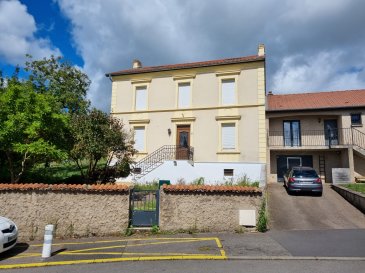 MAISON DE MAITRE  CLOUANGE .  A 21 mn de Metz, 22 mn de Thionville et 39 mn du Luxembourg, venez découvrir cette magnifique Maison de Maitre d'une surface de 149 m2 située dans un quartier au calme. Dès l'entrée, vous serez accueilli par un long hall d'entrée donnant sur un bel escalier en bois menant à l'étage un palier distribue trois chambres spacieuses et lumineuses, une salle de bains concue pour maximiser le confort et l'intimité, un wc  -  Au rez-de-chaussée, une cuisine équipée et fonctionnelle,  un bureau avec poutres apparentes, un lumineux séjour, salle manger, wc .-  au sous-sol cave  A  l'extérieur vous serez enchantés par le vaste jardin où se mêlent détente et sérénité. L'agencement judicieux des espaces permet à chacun de profiter de son propre cadre de vie  tout en partageant des moments de convivialité dans les pièces à vivre.  Chauffage individuel au gaz, adoucisseur d'eau   LOYER : 1 350 EUR + CHARGES 50 EUR   (entretien adoucisseur d'eau et entretien chaudière)   DEPOT DE GARANTIE  : 1 350 EUR    HONORAIRES D'AGENCED : 790 EUR    CONTACT :  06.21.75.88.18