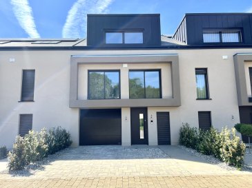 MANSO IMMO vous propose à la vente cette magnifique maison, tout justement achevée aux finitions  irréprochables et matériaux de qualité luxueuse. Avec plus de 250m2 habitables vous serez surpris par cette maison d'exception rare et unique aux prestations ultra haut de gamme.

Idéalement située à Trintange, uniquement à 14 kilomètres du quartier Kirchberg et 8 kilomètres de Remich. Dans une rue limitée à 30km/h et proche de toutes commodités. Idéalement pour une famille cherchant le calme dans un environnement arboré et paisible mais surtout un ensemble de rareté.
Sur trois différents niveaux vous serez privilégié par la qualité et finitions des différents matériaux. Avec des portes ayant une hauteur supérieure à 2,30m, des panneau de marbres supérieurs à 2,50m, salles de bains et de douches avec finitions raffinées et innovantes mais surtout un design moderne.

Ce bien immobilier de luxe aux faibles charges de consommation se compose comme suit:

- Au niveau inférieur vous serez comblé par un open space: cuisine de marque renommée totalement équipée avec îlot central donnant sur un spacieux et lumineux living / salle à manger +- 55m2. La terrasse et son jardin accessibles par une énorme bai vitrée.
On y trouve également un WC séparé, local de stockage et un garage adapté à toute sorte de véhicule.
Possibilité encore de prévoir un placard d'entrée.

- Au premier étage relié par un lumineux couloir on trouve son bonheur dans une énorme suite parentale avec salle de bains complète. Une chambre à coucher avec salle de douche et espace de rangement, un vaste espace buanderie / salle de repassage.

- Au deuxième étage accessible par un large couloir on y retrouve deux spacieuses chambres avec salle de douche chacune avec coin de rangement et un local rangement / local technique.

Maison équipée de panneaux photovoltaïques, volets en aluminium roulants réglables motorisés et surtout incasables, porte d'entrée biométrique, contrôle domotique, puit récupération eau pluviale, finitions irréprochables, des matériaux de qualité sur mesure la plupart.
Le futur propriétaire pourra encore (si à temps) choisir l'un ou autre détail tel que peinture, et différents aspects visuels.

Proche de l'école primaire et de la maison relais, dans une rue calme (zone 30) où l'environnement vous apaisera grâce aux différentes grandes baies vitrées.

Toutes les indications sont basées exclusivement sur les informations mises à notre disposition par nos clients. Nous n'assumons aucune garantie quant à l'exactitude et l'actualité de ces indications.

Les prix affichés s'entendent frais d'agence inclus de 3% + 17%TVA. Les honoraires d'agence sont à charge des vendeurs.

Pour plus d'informations, photos ou convenir d'un rendez-vous, vous pouvez nous contacter au :
352 24 51 33 79 info@mansoimmo.lu


MANSO IMMO bietet Ihnen dieses wunderschöne Haus zum Verkauf an, das gerade fertiggestellt wurde und über eine makellose Verarbeitung und luxuriöse Qualitätsmaterialien verfügt. Mit einer Wohnfläche von über 250m2 werden Sie von diesem seltenen und einzigartigen Haus mit ultra-hochwertigen Leistungen überrascht sein.

Ideal gelegen in Trintange, nur 14 km vom Stadtteil Kirchberg und 8 km von Remich entfernt. In einer auf 30km/h begrenzten Straße und in der Nähe aller Annehmlichkeiten. Ideal für eine Familie, die Ruhe in einer bewaldeten und friedlichen Umgebung sucht, aber vor allem ein Ensemble von Seltenheit.
Auf drei verschiedenen Ebenen werden Sie von der Qualität und der Verarbeitung der verschiedenen Materialien profitieren. Die Türen sind höher als 2,30m, die Marmorplatten höher als 2,50m, die Bäder und Duschen sind raffiniert und innovativ, aber vor allem modern gestaltet.

Diese Luxusimmobilie mit niedrigen Nebenkosten setzt sich wie folgt zusammen:

- Auf der unteren Ebene werden Sie von einem Open Space begeistert sein: eine renommierte, voll ausgestattete Markenküche mit zentraler Kochinsel, die auf ein geräumiges und helles Wohn- und Esszimmer +- 55m2 übergeht. Die Terrasse und der Garten sind über eine riesige Glasfassade zugänglich.
Es gibt auch eine separate Toilette, einen Lagerraum und eine Garage, die für alle Arten von Fahrzeugen geeignet ist.
Es besteht die Möglichkeit, einen Eingangsschrank einzuplanen.

- Im ersten Stock, der durch einen hellen Flur verbunden ist, befindet sich eine riesige Master-Suite mit einem kompletten Badezimmer. Ein Schlafzimmer mit Duschbad und Stauraum, ein großer Wasch- und Bügelraum.

- Im zweiten Stock, der über einen breiten Flur erreichbar ist, befinden sich zwei geräumige Schlafzimmer mit Duschbad, jedes mit einem Abstellraum und einem Abstellraum / Technikraum.

Das Haus ist mit Photovoltaikanlagen, motorisierten, verstellbaren und vor allem unzerbrechlichen Aluminium-Rollläden, einer biometrischen Eingangstür, Hausautomatisierung, einem Brunnen zur Regenwassergewinnung, tadellosen Oberflächen und hochwertigen Materialien ausgestattet, die meist nach Maß gefertigt werden.
Der zukünftige Eigentümer kann noch (wenn rechtzeitig) das eine oder andere Detail wie Anstrich und verschiedene visuelle Aspekte auswählen.

In der Nähe der Grundschule und der Maison Relais, in einer ruhigen Straße (Zone 30), wo die Umgebung Sie dank der verschiedenen großen Fensterfronten beruhigen wird.

Alle Angaben beruhen ausschließlich auf den Informationen, die uns von unseren Kunden zur Verfügung gestellt wurden. Wir übernehmen keine Gewähr für die Richtigkeit und Aktualität dieser Angaben.

Die angezeigten Preise verstehen sich inklusive Maklergebühren von 3% + 17%MwSt. Die Maklergebühren sind von den Verkäufern zu tragen.

Für weitere Informationen, Fotos oder um einen Termin zu vereinbaren, kontaktieren Sie uns bitte unter :
352 24 51 33 79 info@mansoimmo.lu


MANSO IMMO offers for sale this magnificent house, just completed, with impeccable finishes and luxurious quality materials. With over 250m2 of living space, you'll be amazed by this exceptional, rare and unique house with ultra high-end features.

Ideally located in Trintange, only 14 km from the Kirchberg district and 8 km from Remich. On a 30km/h street close to all amenities. Ideal for a family seeking peace and quiet in a wooded and peaceful environment, but above all a rare ensemble.
On three different levels, you'll be impressed by the quality and finish of the materials used. With doors over 2.30 m high, marble panels over 2.50 m, bathrooms and showers with refined, innovative finishes and, above all, modern design.

This luxury property with low consumption charges is composed as follows:

- On the lower level, you'll be delighted by an open space: a renowned, fully-equipped kitchen with central island opening onto a spacious and bright living/dining room +- 55m2. The terrace and garden are accessed via a huge bay window.
There's also a separate toilet, storage room and garage suitable for all kinds of vehicles.
It is also possible to add an entrance cupboard.

- On the second floor, connected by a luminous corridor, you'll find a huge master suite with full bathroom. A bedroom with shower room and storage space, and a vast laundry/ironing room.

- On the second floor, accessed via a wide corridor, are two spacious bedrooms, each with en-suite shower and storage area, and a storage/technical room.

The house is equipped with photovoltaic panels, motorized adjustable aluminum roller shutters, biometric entry door, home automation control, rainwater recovery well, impeccable finishings and quality materials, most of them custom-made.
The future owner will still be able (if in time) to choose one or more details such as paint, and different visual aspects.

Close to the elementary school and the 