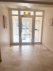 L'agence immobilière Cimolux vous propose ce charmant appartement de 38m², idéalement agencé et situé dans un cadre agréable.

L'appartement se compose de :

? Un hall d'entrée spacieux, offrant une belle première impression.
? Une cuisine moderne, entièrement équipée et fonctionnelle.
? Un salon confortable, lumineux et bien agencé pour un espace de vie agréable.
? Une chambre cosy, parfaite pour vos nuits paisibles.
? Une salle de bain avec WC, pratique et bien entretenue.
? Une buanderie, pour plus de praticité au quotidien.

Avec ses beaux volumes et son agencement optimisé, cet appartement est idéal pour un premier achat ou un investissement locatif.

???? Pour plus d'informations ou une visite, contactez-nous dès maintenant !