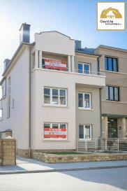 Gentile Immobilière vous propose en exclusivité un appartement entièrement rénové en 2025 à Luxembourg Belair.
L'appartement se compose d'une cuisine équipée ouverte sur le salon avec accès direct à la terrasse, et au jardin, d'une chambre  à coucher et d'une salle de douche avec coin buanderie.

Composition du bâtiment:
 
appartement rez de jardin une chambre à coucher : 38,71 m2 + 7,83 m2 de terrasse + jardin
appartement rez-de-chaussée : 65,62 m2 + 6,24 m2 de balcon
appartement premier étage : 66,16 m2 + 6,16m2 de balcon
duplex deuxième et troisième étage : 83,57 m2 + 6,16 m2 de balcon

La chaudière est alimentée au gaz naturel et l'immeuble dispose d'un local vélos et poubelles.

Contactez-nous pour plus de détails.