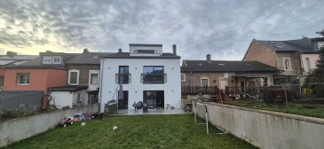 Découvrez cette magnifique maison unifamiliale divisée en 3 appartements idéalement conçu pour une famille nombreuse à vendre à Kayl, proposée par MAVE IMMO.
Située dans un quartier paisible, cette propriété promet un cadre de vie agréable et moderne

Détails de la propriété:
Cette maison spacieuse offre une surface habitable de 350 m² répartis sur trois étages et a été construite et entièrement rénovéé en 2023.
Elle comprend six chambres, trois salles de bains, un garage et une place de parking extérieur.
Avec une exposition plein sud, cette maison bénéficie d'une merveilleuse luminosité tout au long de la journée.
Profitez du balcon de 15 m², de la terrasse de 30 m² et d'un magnifique jardin de 180 m² pour vos moments de détente en plein air.

Environs:
Située dans le quartier chaleureux de Kayl, cette maison offre un accès aisé à de nombreuses commodités.
Les familles apprécieront les excellentes options éducatives disponibles aux alentours, allant des écoles maternelles, aux écoles primaires.
Les amateurs de shopping et de gastronomie profiteront d'une variété de boutiques, de restaurants et de cafés locaux dans la ville.
Les sportifs et les amoureux de la nature se réjouiront de la proximité des parcs verts et des installations sportives pour les loisirs.
N'attendez plus cette opportunité exclusive!
Contactez-nous dès aujourd'hui via le formulaire de contact ou par email à info@mave.lu ou par téléphone au +352 621 253 096 pour planifier une visite.
Ne laissez pas passer cette maison de rêve!