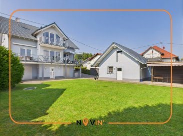 Staus Léon et Novin' Real Estate vous présentent, une maison libre de 4 côtés, avec 4 chambres à coucher à vendre à Orscholz (Mettlach, Sarre), construite en 2002, sans travaux à prévoir, dotée de multiples espaces extérieurs (balcons, terrasses, jardin).

Le bien se distingue comme suit :

Rez-de-chaussée : Hall d’entrée, Espace cuisine salle à manger salon d’environ 54,40 m² avec accès à une terrasse de 25 m², une chambre à coucher de 13 m² avec salle de douche attenante et un WC invités.

Premier étage : Hall de nuit, Trois chambres à coucher de 30 m², 20 m² et 14,8 m², dont une avec accès à un balcon de 6,30 m², Salle de douche, Zone de stockage ou réserve.

Sous-sol : Hall, Salle de douche avec WC, Espace buanderie et cuisine d’été, bureau, cave aménagée avec accès direct au jardin.

Extérieurs :  Annexe double garage, quatre emplacements de parking extérieurs, zone de stockage extérieure, jardin et plusieurs terrasses.

Atouts techniques et caractéristiques :

Construction de 2002, aucun travaux à prévoir
Climatisation
Système d’aspiration centralisé
Ventilation contrôlée des pièces
Maison libre sur quatre côtés
Très lumineuse
Nombreux espaces extérieurs : balcons, terrasses, jardin

Infrastructures à proximité :

Ecole primaire, secondaire, lycée à Perl accessible en bus, crèche, centre de santé

Distances : 
13 km de Remich
17 km de Sarrebourg
19 km de Merzig
36 km de Kirchberg Luxembourg
Bonne connexion vers Luxembourg et Saarbrücken via autoroute et service de bus Saar-Lux

Description de la localité et des alentours:

Orscholz est un village rattaché à la commune de Mettlach dans le district de Merzig-Wadern en Sarre. La localité compte environ 3600 habitants et est reconnue depuis 2004 comme station climatique et de cure. Elle se situe sur le plateau du Saargau entre la Moselle et la Sarre et offre un environnement naturel marqué par des vallées et forêts. Le village est connu pour la Saarschleife, méandre emblématique de la Sarre, accessible depuis le point de vue de la Cloef et le sentier sur les cimes Baumwipfelpfad Saarschleife. 

Orscholz dispose d’infrastructures touristiques et de services avec le Cloef-Atrium, centre d’accueil et de conférences, et une clinique de réadaptation de portée régionale. La localité combine accessibilité, nature et services de proximité, ce qui en fait un cadre de vie apprécié et connecté aux axes Luxembourg et Sarre.

Visites et informations, contactez :
Staus Léon / Novin' Real Estate / +352.26.19.21.1

 ---------- 
Staus Léon und Novin Real Estate präsentieren ein freistehendes Einfamilienhaus mit vier Schlafzimmern zum Verkauf in Orscholz (Mettlach, Saar), Baujahr 2002, bezugsfertig ohne Renovierungsbedarf, mit mehreren Außenbereichen wie Balkonen, Terrassen und Garten.

Die Immobilie gliedert sich wie folgt:

Erdgeschoss: Eingangsbereich, offener Wohn-Ess-Küchenbereich mit ca. 54,40qm und Zugang zu einer 25qm großen Terrasse, ein Schlafzimmer mit 13qm und angrenzendem Duschbad sowie ein separates Gäste-WC.

Obergeschoss: Flur, drei Schlafzimmer mit 30qm, 20qm und 14,8qm, eines davon mit Zugang zu einem 6,30qm großen Balkon, Duschbad und Abstellraum oder Vorratsfläche.

Untergeschoss: Flur, Duschbad mit WC, Hauswirtschaftsraum mit Sommerküche, Büro, ausgebauter Kellerraum mit direktem Zugang zum Garten.

Außenbereich: Doppelgarage als Anbau, vier Außenstellplätze, Außenlagerfläche, Garten und mehrere Terrassen.

Technische Merkmale und Ausstattung:

Baujahr 2002, kein Renovierungsbedarf
Klimaanlage
Zentrales Staubsaugersystem
Kontrollierte Wohnraumlüftung
Freistehendes Haus auf vier Seiten
Sehr hell und lichtdurchflutet
Vielfältige Außenflächen wie Balkone, Terrassen und Garten

Nahegelegene Infrastruktur:

Grundschule, weiterführende Schulen und Gymnasium in Perl mit Busverbindung, Kindertagesstätte, Gesundheitszentrum

Entfernungen:

13 km bis Remich
17 km bis Saarburg
19 km bis Merzig
36 km bis Kirchberg Luxemburg
Gute Anbindung nach Luxemburg und Saarbrücken über Autobahn und Saar-Lux-Buslinie

Ortsbeschreibung und Umgebung:

Orscholz ist ein Ortsteil der Gemeinde Mettlach im Landkreis Merzig-Wadern im Saarland. Der Ort zählt etwa 3600 Einwohner und ist seit 2004 als Luftkurort anerkannt. Er liegt auf dem Saargau-Plateau zwischen Mosel und Saar inmitten einer von Tälern und Wäldern geprägten Naturlandschaft. Bekannt ist der Ort insbesondere für die Saarschleife, ein markanter Flussmäander der Saar, der vom Aussichtspunkt Cloef und dem Baumwipfelpfad Saarschleife zugänglich ist.

Orscholz verfügt über touristische Einrichtungen und Dienstleistungen wie das Cloef-Atrium, ein Besucher- und Konferenzzentrum, sowie eine regional bedeutende Rehabilitationsklinik. Die Ortschaft vereint gute Erreichbarkeit, naturnahes Wohnen und eine gut ausgebaute Nahversorgung und stellt somit einen attraktiven Wohnstandort mit direkter Verbindung in Richtung Luxemburg und Saarland dar.

Besichtigungen und weitere Informationen:
Staus Léon / Novin Real Estate / +352.26.19.21.1

 ---------- 
Staus Léon and Novin Real Estate present a fully detached house with 4 bedrooms for sale in Orscholz (Mettlach, Saarland). Built in 2002, the property requires no renovation and offers multiple outdoor spaces including balconies, terraces, and a garden.

The property is arranged as follows:

Ground floor: Entrance hall, open kitchen, dining and living area of approximately 54.40 square meters with access to a 25 square meter terrace, one bedroom of 13 square meters with an en-suite shower room, and a guest WC.

First floor: Landing, three bedrooms of 30 square meters, 20 square meters, and 14.8 square meters, one of which has access to a 6.30 square meter balcony, a shower room, and a storage area.

Basement: Hall, shower room with WC, laundry area and summer kitchen, office, fitted cellar with direct access to the garden.

Exterior features: Double garage annex, four outdoor parking spaces, outdoor storage area, garden, and several terraces.

Technical features and highlights:

Built in 2002, no renovation required
Air conditioning
Central vacuum system
Controlled mechanical ventilation
Fully detached on four sides
Very bright interiors
Multiple outdoor spaces including balconies, terraces, and garden

Nearby infrastructure:

Primary and secondary schools, high school in Perl accessible by bus, nursery, health center

Distances:

13 km from Remich
17 km from Saarburg
19 km from Merzig
36 km from Kirchberg Luxembourg
Good connection to Luxembourg and Saarbrücken via highway and Saar-Lux bus service

Location and surroundings:

Orscholz is a village in the commune of Mettlach, in the Merzig-Wadern district of Saarland. It has approximately 3600 inhabitants and has been recognized as a climatic health resort since 2004. The village lies on the Saargau plateau between the Moselle and the Saar rivers, surrounded by valleys and forests. It is known for the Saarschleife, the iconic loop of the Saar River, accessible via the Cloef viewpoint and the Baumwipfelpfad Saarschleife treetop walk.

Orscholz offers tourist infrastructure and services including the Cloef-Atrium, a conference and visitor center, and a regional rehabilitation clinic. The village combines accessibility, nature, and local amenities, making it a desirable and well-connected place to live for those commuting to Luxembourg or Saarland.

For viewings and information, contact :
Staus Léon / Novin Real Estate / +352 26 19 21 1