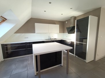 Appartement 3 pièces 65 m². Sarreguemines, découvrez cet appartement 3 pièces sous combles au 3ème étage avec ascenseur, composé d'une entrée/dégagement, salon/salle à manger avec cuisine ouverte, salle de bain, WC individuel et 2 chambres à coucher.
Le bien dispose d'une petite cave et d'un parking sécurisé.

Compteurs individuels : chauffage, eau chaude et eau froide.
Surface Carrez : 65,62 m².
Surface au sol : 76,64 m².

Loyer hors charges : 650€/mois
Provision mensuelle : 100€ (eau froide/chaude, chauffage, électricité et entretien des communs, ascenseur et TEOM).

Les informations sur les risques auxquels ce bien est exposé sont disponibles sur le site Géorisques : www.georisques.gouv.fr

Contact Nord Sud Immobilier Rohrbach les Bitche / Bitche / Sarreguemines / Diemeringen
Copropriété de 88 lots - dont 29 lots habitation. (Pas de procédure en cours).
Charges annuelles : 380.00 euros.