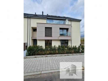 NOUVEAU PRIX (TVA 16% incluse)
TVA RÉCUPÉRABLE À HAUTEUR DE 50'000.-€

Appartement, d’une surface de 61,28 m2 situé au rez-de-chaussée d’une nouvelle résidence avec ascenseur, composé comme suit :
Hall d’entrée, WC d’hôtes, espace cuisine ouvert sur salon/salle à manger avec accès terrasse et jardin privatif, salle de douche, 1 chambre à coucher.

Au sous-sol : une cave privative et un emplacement intérieur.

Équipements :
- Châssis en triple vitrage avec volet électriques
- Chauffage au sol
- VMC
- CPE A/B

Le prix affiché comprend le taux de TVA de 16%.
Le montant de € 50.000,- (TVA 3%) est récupérable sous réserve de l’acceptation du dossier acquéreur par l’administration.

Pour tous renseignements supplémentaires, veuillez nous contacter au (+352) 691 400 705 ou par mail : info@17b.lu