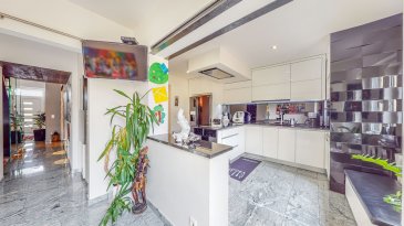 MANSO IMMO vous propose en exclusivité à la vente cette magnifique maison libre de 4 côtés, dans un coin paisible de RODANGE avec vue dégagée. Maison sans aucun travaux à prévoir pour les futurs acquéreurs. Surface habitable de +-145m2 au total de 210m2 sur un terrain de 7a20ca.

Cette lumineuse maison idéalement exposée qui pourra être vendue totalement meublée se compose comme suit:

Rez-de-jardin : 
- Énorme garage
- Local stockage
- Local technique
- Coin buanderie
- WC séparé
Le tout avec accès à une énorme terrasse et jardin.

Rez-de-chaussée:
- Couloir d'entrée
- Vaste living / salle à manger
- Cuisine moderne et complètement équipée accès énorme terrasse et jardin
- WC séparé

1er étage:
- Hall de nuit
- Suite parentale cosy comprenant spacieuse chambre parentale, énorme dressing, et moderne salle de bain avec baignoire de coin balnéo, douche italienne, double vasques individuels modernes.
Toutes les pièces avec fenêtres rayonnent de soleil.

2ième étage :
- Hall de nuit
- 2 Chambres à coucher avec armoires encastrés
- Spacieuse salle de douche

INFORMATIONS SUPPLÉMENTAIRES:

- Finitions et détails constructifs de qualité
- Chauffage au gaz
- Internet : Fibre optique
- Fenêtres: double vitrage avec volets électriques
- Vue arboré et dégagée
- Situation au calme
- Façade et isolation bientôt refaites

Maison qui a été complètement rénovée avec des matériaux de qualité au fil des dernières années. La façade et l'isolation seront refaites prochainement. Proche de toutes commodité et surtout de la nature.

Toutes les indications sont basées exclusivement sur les informations mises à notre disposition par nos clients. Nous n'assumons aucune garantie quant à l'exactitude et l'actualité de ces indications.

Les prix affichés s'entendent frais d'agence inclus de 3% + 17%TVA. Les honoraires d'agence sont à charge des vendeurs.

Pour plus d'informations, photos ou convenir d'un rendez-vous, vous pouvez nous contacter au :
352 24 51 33 79 info@mansoimmo.lu