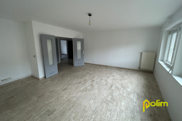 Appartement F3 - 1er étage .  Appartement F3 situé au 1er étage - 190 Avenue Victor Claude 54700 Blénod-lès-Pont-à-Mousson comprenant :
 - Une entrée, une cuisine, un séjour, 2 chambres, une salle de bains et un WC,
 - Chauffage individuel gaz - 83,06 m2
 Libre à la location
 Les informations sur les risques auxquels ce bien est exposé sont disponibles sur le site Géorisques : www.georisques.gouv.fr