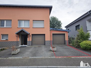 L'Immobilière de l'Attert vous propose en location un garage fermé situé dans le village de Redange-sur-Attert.

Le garage d'une surface de 22,75 m² (6,5 m x 3,5 m) et d'une hauteur de 3,2 m dispose d'un chauffage par radiateur, eau froide / chaude, électricité.

Vous disposez de 2 emplacements de parkings devant le garage.

Loyer : 350€  
Charges : 50€  
Caution : 2 mois de loyer  
Frais d'agence : 1 mois de loyer + TVA  

Possibilité de louer un second garage de 29,75 m² (8,5 m x 3,5 m) et d'une hauteur de 2,5m avec chauffage par radiateur, eau froide / chaude, électricité et 2 emplacements de parking devant le garage.

Loyer : 400€  
Charges : 50€  
Caution : 2 mois de loyer  
Frais d'agence : 1 mois de loyer + TVA  

Pour plus d'informations, contactez-nous au 23 62 90 20 ou sur immo@immoaida.lu

Consultez nos biens sur www.immoaida.lu