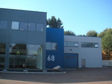 DOUBLE BUREAU AVEC SEPARATION
Air-condition
grand parking gratuit devant le bâtiment
A 5 km de l'autoroute Luxembourg-Arlon
CHARGES FIXES