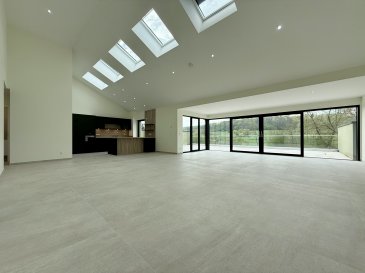 Appartement avec prestations de haute qualité - nouvelle construction (première occupation) - spacieux et moderne avec ascenseur privatif, garage pour 2 voiture et grande terrasse ensoleillée exposée plein sud avec vue sur la verdure à Stadtbredimus

L'appartement neuf spacieux et moderne est situé au premier étage d'un immeuble d'habitation de seulement 2 unités dans la charmante commune viticole de Stadtbredimus (canton de Remich) et se compose de : séjour/salle à manger avec cuisine équipée ouverte (+/- 86 m²) et accès à la grande terrasse (+ /- 61m²), 2 chambres à coucher, une salle de bain, WC-séparé et dégagement.

L'appartement comprend un garage de +/- 56 m² pour 2 voitures et dispose d'une entrée séparée au rez-de-chaussée. Le premier étage est accessible par un ascenseur privé ou par un escalier. Le bien est équipé de fenêtres à triple vitrage avec volets extérieurs électriques.

Le chauffage du bâtiment est assuré par une pompe à chaleur à air. Toutes les pièces d'habitation disposent d'un chauffage au sol. Un poêle à bois est installé dans le salon.

Un système d'alarme connecté est disponible.

Animaux non acceptés! Non-fumeurs préférés!

Le beau village viticole luxembourgeois de Stadtbredimus est situé sur la Moselle, à seulement 3 km de Remich et à environ 22 km de Luxembourg-Kirchberg. A proximité de l'appartement se trouve un arrêt de bus avec des connexions de bus en direction de Remich et de Luxembourg-Ville (ligne 411).