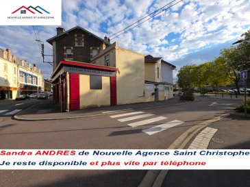 REF/698

Immeuble de rapport comprenant 2 appartements ainsi qu'un local commercial avec un espace de stockage (pouvant être aménagé en dépôt).

1 - Appartement d'environ 69 m² avec entrée indépendante: entrée, cuisine ouverte sur salon, à l'étage un pallier desservant 2 chambres ainsi qu'une salle de bains avec WC.
Chauffage central gaz et double vitrage PVC avec volets roulants manuels.
Loué.

2- Local commercial d'environ 155 m² (changement d'habilitation possible). Chauffage central gaz.
Vide.

3- Appartement à rénover comprenant 3 pièces dont une donnant accès sur un balcon, salle d'eau.
Vide.

Consommation énergétique primaire: F
Consommation énergétique finale: F

Les informations sur les risques auxquels ce bien est exposé sont disponibles sur le site Géorisques

N'hésitez pas à prendre contact auprès de NOUVELLE AGENCE SAINT CHRISTOPHE AU [Coordonnées masquées] ou demandez SANDRA au [Coordonnées masquées], agent immobilier inscrite au RCS de Metz sous le n° 831 288 303