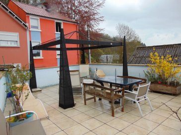 Nous vous proposons en vente une maison unifamiliale de 265m2. La façade, la toiture, l'électricité et la chaudières ont été refaite à neuf en 2012. Cette vaste maison atypique a beaucoup de potentiel, elle est composée comme suit:
Sous-sol une grande cave(30m2) et la chaudière,
Au rez-de-chaussée, hall d'entrée, un grand salon(23,70m2), cuisine équipée indépendante et séparée avec salle à manger, grand d'espace stockage d'aliment(10,35m2), la buanderie, salle de bain avec toilette(11,44m2),
au 1er étage 3 chambres à coucher, salle de douche avec wc, accès à une vaste cour(55m2) vers le garage(40m2) et une belle terrasse(37m2) bien agencée,
2ème étage actuellement en cours de rénovation, toute séparation sont déjà faite, il y a la possibilité d'avoir 4 chambres à coucher avec salon et salle à manger, une kitchenette et salle de bain avec wc, cette partie de la maison peut d'être louer avec une entrée indépendante par l'arrière de la maison.
à l'arrière de la maison il y a un grand garage agrémenté d'un sauna. 
À visiter absolument 
Pour de plus amples informations n'hésitez pas à contacter votre conseiller immobilier monsieur Nasseri au 661 375 661