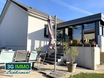3G Immo Lambermont à Haucourt-Moulaine, une maison individuelle de type plain-pied sur sous-sol : un véritable coup de cœur ! D’une SURFACE HABITABLE D’ENVIRON 160m² avec SES 5 CHAMBRES, SON TERRAIN, SA TERRASSE et sa magnifique pièce de vie cette maison 0 travaux n’attend plus que vos valises. 

Au RDC surélevé nous retrouvons un espace de vie de 72m², très lumineux, composé d’un vaste séjour, d’une cuisine équipée avec ilot central et d’une superbe véranda (créée en 2020) donnant accès à la terrasse et au terrain. Egalement présentes sur ce niveau une salle de bain (douche italienne + baignoire) refaite en avril 2024, un Wc indépendant, deux chambres (9 et 15,6m² avec son dressing) et une buanderie/cellier plus que pratique !
Le sous-sol, semi-enterré, comprend 3 chambres (9,8 / 12,1 et 14,4m²), un Wc séparé, un grand garage de 33m² et un débarras. 

La maison est construite sur un terrain d’environ 8,1 ares, au calme absolu et en secteur résidentiel. 

D’un point de vue technique, cette maison est très propre à l’intérieur comme à l’extérieur. Le RDC a été rénové en 2013 (huisseries DV PVC, électricité, décoration) et le niveau inférieur à quant à lui été rénové en 2022 (huisseries DV PVC, électricité, sols et murs). La façade a été isolée par l’extérieur en 2019. Le chauffage électrique est combiné au RDC avec un poêle à pellets de 2020.

Idéalement placée sur l’axe Luxembourg-Belgique / Thionville-Metz, Haucourt-Moulaine à proximité immédiate de Mexy, se situe à moins de 15 minutes des frontières et des zones commerciales de Mont-saint-Martin (et à 10 minutes de la zone commerciale de Lexy) tout en conservant un aspect village où il fait bon vivre.	

A visiter sans tarder avec Grégory Lambermont au 06 42 85 79 02
Chers confrères, je pratique l’interagence.