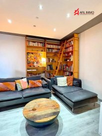 Maison entièrement rénovée à louer à Differdange ? 4 chambres ? Disponible à partir de septembre 2026

AFIL IMMO vous propose à la location cette magnifique maison unifamiliale entièrement rénovée, idéalement située à Differdange, à seulement **100 mètres de l'École Internationale de Differdange et Esch-sur-Alzette (EIDE)**, du quartier **Opkorn** et de toutes les commodités (commerces, transports en commun, restaurants et services).

**Disponible à partir de septembre 2026**, cette maison offre des espaces généreux et une distribution fonctionnelle, idéale pour une famille.

Composition :

Sous-sol

* Cave
* WC séparé
* Local technique
* Buanderie
* Garage
* Emplacement de parking extérieur
* Accès direct au jardin

Rez-de-chaussée

* Hall d'entrée
* WC séparé
* Une chambre
* Cuisine entièrement équipée ouverte sur le séjour et la salle à manger
* Accès au balcon
* Accès au sous-sol

1er étage

* Deux grandes chambres
* Salle de bains avec baignoire et douche
* Double vasque
* WC

2ème étage

* Magnifique suite parentale comprenant :

  * Grand dressing
  * Salle de douche privative
  * Double vasque
  * WC

Grenier aménagé

* Grand espace bureau idéal pour le télétravail ou une salle polyvalente

## Les atouts de cette maison :

* Maison entièrement rénovée
* Disponible à partir de **septembre 2026**
* 4 chambres
* Suite parentale avec dressing
* Bureau indépendant dans les combles aménagés
* Jardin privatif
* Balcon
* Garage et emplacement extérieur
* Situation privilégiée à proximité immédiate de l'École Internationale, d'Opkorn et de toutes les commodités

Une opportunité rare à Differdange offrant confort, modernité et une localisation idéale pour les familles.

Conditions:
- 2 contrat CDI avec période d'essai achevée
- 1 mois de loyer
- caution de 2 mois de loyer
- 1 mois de frais d'agence à partager entre locataire et propriétaire.

Pour plus d'informations ou pour organiser une visite, contactez dès maintenant **AFIL IMMO**.