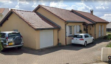 Belardimmo vous propose en exclusivité une maison individuelle de sur un seul niveau, située à Boust , la maison fait 105m² sur un terrain de 6ares44ca, elle est composée comme suit:

- Hall d'entrée
- Gand salon/séjour avec accès terrasse et jardin
- Cuisine équipée fermée
- 3 chambres
- Une salle de bain
- Un wc séparé

Equipements:

-Grand jardin
- Chauffage électrique
- Garage 2 voitures
- Parking extérieur 3 voitures
- Double vitrage
- Rénové il y a 10 ans

La frontière luxembourgeoise est à 10min avec accès autoroute, les supermarché sont à 5 min ainsi que les écoles et transports en communs.

A voir absolument!
Ref agence :DK144