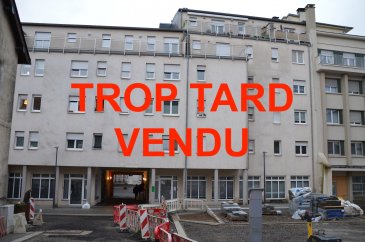 Votre agence IMMO LORENA de Pétange vous propose un appartement situé au deuxième étage avec ascenseur de 91 m2 décomposé de la façon suivante:

- Un hall d'entrée de 10,45
- Une Cuisine ouverte et salon de 38,85 m2
- Une chambre de 15,36 m2
- Deuxième chambre de 16,14 m2 donnant accès a la terrasse de 5 m2
- Salle de douche avec baignoire de 3,87 m2
- WC séparé de 1,45 m2

L'appartement dispose également d'une cave privative ainsi qu'un emplacement intérieur privatif.

À VOIR ABSOLUMENT!

3% du prix de vente à la charge de la partie venderesse + 17% TVA
Pas de frais pour le futur acquéreur

Pour tout contact:
Joanna RICKAL: 621 36 56 40 (FR)
Vitor Pires: 691 761 110 (PT, IT, UK, FR)

L'agence Immo Lorena est à votre disposition pour toutes vos recherches ainsi que pour vos transactions LOCATIONS ET VENTES au Luxembourg, en France et en Belgique. Nous sommes également ouverts les samedis de 10h à 19h sans interruption.
Détails de la vente