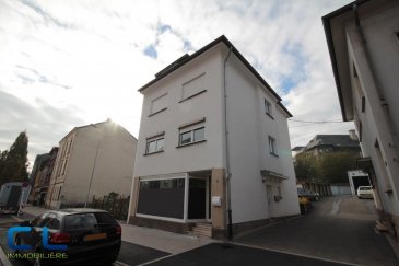 Local commercial se prêtant à tout type de commerce sauf Horeca avec une surface de 78 m², grande vitrine, un Wc, un vestiaire ; une cave privative au sous-sol, situé au rez-de-chaussée dans une petite copropriété de 4 unités rénovée en 2015, proches de la place Benelux.

Les honoraires d\'agence sont entièrement à charge du vendeur.
Ref agence : EAMGB99_0