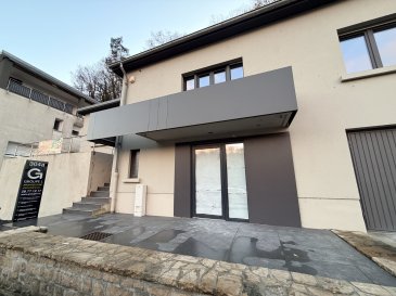 Bureau avec vitrine ? Visibilité exceptionnelle sur axe très fréquenté à Howald  
Profitez d'une emplacement stratégique pour développer votre activité !  
Ce bureau avec vitrine, situé sur une rue à très fort passage à Howald, offre une excellente visibilité idéale pour attirer votre clientèle.  
?? Adresse :  
304a, route de Thionville, L-5884 Howald  
?? Atouts du bien :  
Vitrine donnant directement sur la rue ? visibilité maximale  
Bureau lumineux, parfait pour profession libérale, bureau commercial ou activité de services  
Quartier dynamique et facilement accessible  
WC en commun  
?? Charges :  
50 € / mois  
Un emplacement rare sur un axe très recherché, idéal pour donner de la visibilité à votre activité professionnelle.  
?? Visites sur rendez-vous ? disponible rapidement