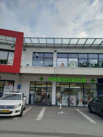 !!!!!!!!!!!!!! A LOUER !!!!!!!!!!!!!!!<br><br>Local commercial de +/-75 m² situé à Echternach, offrant une belle visibilité et une accessibilité optimale ! <br><br>Diverses exploitations sont envisageables dans la surface commerciale.  <br>En plus, le local dispose d\'une belle vitrine de à l\'avant. <br><br>Un parking public est seulement à quelques pas !  <br><br>- Loyer mensuel : EUR 1.875, <br>- Avances sur charges : EUR 225, <br>- Caution : 3 mois de loyer  <br><br>Les frais d\'agence pour la location s\'élèvent à un mois de loyer + TVA 17%. <br>Les frais sont à la charge du locataire.  <br><br>Pour tout complément d\'information et/ou une visite, contactez-nous au tél. : +352 691 850 805.