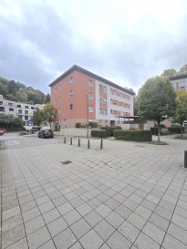 Luxembourg-Muhlenbach!!!

Appartement lumineux et spacieux, situé au 2iéme étage d'une résidence de 2002, très bien entretenue.

Ce bien vous offre: un hall d'entrée, grand séjour et salle a manger orientation sud/est, cuisine équipée individuelle, une salle de bains, WC séparé, deux belles chambres à coucher. 
Deux caves privative au sous-sol, buanderie commune et un emplacement parking intérieur compléte le bien.

Tout au proche du centre-ville de Luxembourg, à proximité des écoles, des transports publics, des supermarchés. 

Disponibilité à convenir.

Pour tout renseignement complémentaire ou information veuillez nous contacter par email info@immonordstrooss.lu ou par Tél: 691 850 805.

Proposition de crédit/financement à taux compétitif auprès des banques Luxembourgeoise incluse dans nos services gratuits.