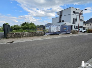 En vente, l'Immobilière de l'Attert vous propose ce beau terrain situé dans le village de Rambrouch.

Le terrain de 5,83 ares est proposé avec ou sans contrat de construction.

Rambrouch est situé dans le canton de Rédange, toutes les commodités (commerces, école primaire, maison relais, crèche, centre médical...) sur place.

Rambrouch est idéalement situé à 20 km d'Ettelbruck, 8 km de Redange-sur-Attert et 10 km de la frontière belge.

Pour plus d'informations ou pour visiter cette propriété, contactez-nous au +352 23 62 90 20 ou sur immo@immoaida.lu

Consultez nos biens sur www.immoaida.lu