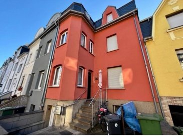 Située dans un quartier exclusivement résidentiel, belle maison disposant de +/- 150 m2 habitables, sur 2.05 ares de terrain privatif, comprenant :

Au rez de chaussée :
- Hall d'accueil.
- Salon / Salle à manger.
- Cuisine équipée indépendante avec accès au jardin sur l'arrière.
- WC séparé.

Au 1er étage :
- Hall d'étage.
- 2 chambres à coucher.
- Salle de bains.
- WC séparé.

Au 2ème étage :
- Hall d'étage.
- 1 chambre à coucher.
- Bureau / chambre.
- Partie du grenier encore aménageable.

Au 3ème étage :
- Combles ménageables sur dalle en bois.

Au ½ sous-sol :
- Atelier avec accès au jardin sur l'arrière et sur la rue devant la maison.
- Chaufferie / buanderie.

Dalles en béton, chauffage au gaz, fenêtres en doubles vitrages, couverture en ardoise en bon état. Des travaux de rénovations seront  in an exclusively residential area, beautiful house with +/- 150 m2 of living space, on a private plot of 2.05 ares, comprising:

On the ground floor:
- Entrance hall.
- Living room / Dining room.
- Equipped independent kitchen with access to the garden at the back.
- Separate WC.

On the 1st floor:
- Landing.
- 2 bedrooms.
- Bathroom.
- Separate WC.

On the 2nd floor:
- Landing.
- 1 bedroom.
- Office / bedroom.
- Part of the attic still convertible.

On the 3rd floor:
- Usable attic with wooden floor.

In the ½ basement:
- Workshop with access to the garden at the back and to the street in front of the house.
- Boiler / laundry room.

Concrete slabs, gas heating, double-glazed windows, slate roof in good condition. Renovation work will be necessary.

Située dans un quartier exclusivement résidentiel, belle maison disposant de +/- 150 m2 habitables, sur 2.05 ares de terrain privatif, comprenant :

Au rez de chaussée :
- Hall d'accueil.
- Salon / Salle à manger.
- Cuisine équipée indépendante avec accès au jardin sur l'arrière.
- WC séparé.

Au 1er étage :
- Hall d'étage.
- 2 chambres à coucher.
- Salle de bains.
- WC séparé.

Au 2ème étage :
- Hall d'étage.
- 1 chambre à coucher.
- Bureau / chambre.
- Partie du grenier encore aménageable.

Au 3ème étage :
- Combles ménageables sur dalle en bois.

Au ½ sous-sol :
- Atelier avec accès au jardin sur l'arrière et sur la rue devant la maison.
- Chaufferie / buanderie.

Dalles en béton, chauffage au gaz, fenêtres en doubles vitrages, couverture en ardoise en bon état. Des travaux de rénovations seront nécessaires.