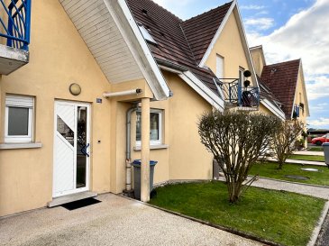 Maison mitoyenne. A découvrir, agréable maison mitoyenne de 85,99m² au sol, située dans une impasse au calme.
Au rez-de-chaussée : une entrée, un WC, un séjour avec accès direct  à la terrasse et à un espace vert, idéal pour vos moments de détente en extérieur.

A l'étage : une chambre, un bureau, un débarras et une salle de bains.

Aux combles : une chambre de 15,37m² au sol.

Le plus, un garage et un parking.

Le bien est soumis au statut de la copropriété mais les frais sont faibles car il n'y a pas de parties communes.
Chauffage individuel au gaz

Charges annuelles : 667EUR 
copropriété : 18 (jardin, garage compris) 
Prix : 171500 EUR~Honoraires inclus charges acquéreur : 1,93% (1.93 % d'honoraires TTC à la charge de l'acquéreur.)
Copropriété de 18 lots - dont 6 lots habitation. (Pas de procédure en cours).
Charges annuelles : 667.00 euros.