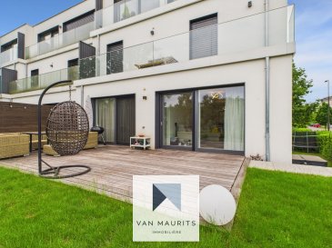 Ce magnifique duplex avec des finitions de haut de gamme se situe au calme avec une vue dégagée donnant sur le parc à Cessange, dans une petite résidence bien entretenue de 2 appartements et offre une surface totale de ± 143 m² dont ± 123 m² habitables.

Au 1er étage la porte d'entrée s'ouvre sur un couloir de ± 4.5 m² avec placard intégré desservant le lumineux et spacieux espace de vie comprenant un séjour et une salle à manger de ± 48 m² donnant accès à une grande terrasse de ± 32 m² offrant une vue dégagée et sans vis-à-vis sur le jardin privatif et la verdure environnante ainsi qu'à une cuisine ouverte équipée et aménagée Bulthaup donnant accès au balcon de ± 2 m², une belle chambre avec parquet et placard intégré de ± 18 m² et une salle de bains attenante de ± 4.5 m², une deuxième chambre de ± 10.5 m² avec une salle de bains attenante de ± 1.8 m² et un wc séparé de ± 2.2 m².

Un escalier interne à l'appartement mène au rez-de-chaussée sur un palier de ± 3.3 m² qui dessert un bureau avec placard intégré de ± 17 m², un garage privé avec porte électrique de ± 18 m² avec un accès direct à la cave de ± 3 m².

A l'extérieur, une belle terrasse en bois de ± 32 m² exposés ouest et un jardin clôturé et arboré avec jacuzzi complètent ce bien d'exception.

Détails complémentaires :

- Situation idéale
- CPE B-B
- Aucun travaux à prévoir
- Chauffage au gaz
- Chauffage par radiateurs
- Double vitrage sur châssis alu/bois
- Volets électriques
- Musticaires
- Cuisine Bulthaup
- Electroménager MIELE
- Armoires intégrées
- Parquet
- Domotique
- Panneaux photovoltaïques
- VMC
- Alarme
- Porte sécurisée
- Terrasse
- Jardin
- Jacuzzi
- Écoles, crèches, parcs, aires de jeux, restaurants et commerces à proximité
- Desservi par les transports en commun, gare à proximité

Personne responsable du bien :

Yuliana Dimitrova  
Tel: +352661 50 27 19  
Email : yuliana@vanmaurits.lu