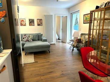 *** ENTIEREMENT RENOVE EN 2018 *** 

* QUARTIER NEUDORF *

BEL APPARTEMENT AU 1. ETAGE ARRIERE DE 2001 AVEC 2 CHAMBRES A COUCHER D'UNE SURFACE DE 85.70 m² + GRANDE TERRASSE DE 52.32 m² SITUE DANS LA RESIDENCE « CAROLE» A 8 UNITES 
(adresse :128-130 RUE DE NEUDORF L-2222 LUXEMBOURG-NEUDORF)

DESCRIPTIF:
=========
- HALL D'ENTREE DE 4 m²
- DÉBARRAS DE 1.85 m²
- SALLE DE DOUCHE AVEC WC SUSPENDU DE 3.35 m²
- SÉJOUR DE 30.5 m²  AVEC CUISINE EQUIPEE OUVERTE AVEC ACCES TERRASSE  
-  GRANDE TERRASSE ARRIERE CARRELEE DE 52,33 m²
-  CHAMBRE n°1 de 10.01 m²
-  CHAMBRE PARENTALE n°2  de 12.20 m² AVEC
       - DRESSING ENSUITE DE 6.45 m² ET 
       - SALLE DE BAINS ENSUITE 6,00 m²
     (baignoire + douche à l'italienne + Lavabo + WC suspendu)

-  EMPLACEMENT PRIVATIF AU REZ + CAVE PRIVATIVE ensuite
-  BUANDERIE COMMUNE AVEC EMPLACEMENT PRIVATIF POUR M.A.L. (place 013)

EQUIPEMENTS ET DIVERS: 
======================
- RENOVE ENTIEREMENT 2018
- VIDEO PARLOPHONE
- PORTE PALIERE DE SECURITE 
- DOUBLE VITRAGE AVEC VOLETS ELECTRIQUES EN PVC GRIS
- CARRELAGE RECENT PARTOUT
- NOUVEAUX RADIATEURS
- CHAUFFAGE DE LA COPROPRIETE REFAIT EN  2023
- INTERNET PAR FIBRE INSTALLE DANS APPARTEMENT
- ASCENSEUR