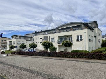 Immo Losch vous propose cet appartement lumineux et confortable situé à Mondorf-les-Bains, une charmante ville thermale reconnue pour son cadre de vie agréable.

Description de l’appartement :
Surface : 86 m²
Hall d'entrée
Salon
Cuisine équipée ouverte sur le salon
2 chambres à coucher
Salle de bain
WC séparé 
Balcon 
Parking : Emplacement intérieur 
Buanderie : Commune, mais possibilité d'installer une machine à laver dans l'appartement
Cave : Espace de rangement supplémentaire

À propos de Mondorf-les-Bains :
Mondorf-les-Bains est une ville thermale reconnue pour son centre thermal et de bien-être, idéal pour se détendre. Elle propose également de nombreuses commodités comme des supermarchés, des restaurants, et des parcs. Mondorf-les-Bains se situe près de la frontière française, ce qui en fait un lieu stratégique pour les travailleurs frontaliers. Elle dispose aussi d’un bon réseau de transports publics facilitant l’accès aux autres villes luxembourgeoises.

Pour plus d'informations :
Contactez-nous au +352 26532611 ou par e-mail à info@immolosch.lu pour organiser une visite ou obtenir plus de détails.

 ---------- 
Diese attraktive 86 m² große Wohnung in Mondorf-les-Bains bietet großzügigen Wohnraum mit zwei hellen Schlafzimmern. Ein modernes elektrisches Rollladensystem und ein zuverlässiger Hausintercom sorgen für Sicherheit und Komfort. Der Zugang per Aufzug macht das tägliche Leben in diesem Gebäude besonders bequem.

Der Wohnbereich besticht durch seine geräumige und lichtdurchflutete Atmosphäre, ideal für gesellige Abende oder entspannende Stunden. Große Fenster und stilvoll integrierte Vorhänge bieten Ihnen sowohl Privatsphäre als auch einen einladenden Blick auf die Umgebung. 

Die Küche ist funktionell und elegant gestaltet, komplett ausgestattet und führt zu einem gemütlichen Balkon, auf dem Sie die frische Luft genießen können. Diese Wohnung verbindet Komfort und Stil nahtlos und ist eine perfekte Wahl für Paare oder kleine Familien.

 ---------- 
Immo Losch offers you this bright, comfortable apartment in Mondorf-les-Bains, a charming spa town renowned for its pleasant living environment.

Apartment description:
Surface area: 86 m² (86 sq.m.)
Entrance hall
Living room
Fitted kitchen opening onto living room
2 bedrooms
Bathroom
Separate WC
Balcony
Parking: Indoor parking space
Laundry: Shared, but washing machine can be installed in apartment
Cellar: Additional storage space

About Mondorf-les-Bains:
Mondorf-les-Bains is a spa town renowned for its spa and wellness center, ideal for relaxing. It also offers numerous amenities such as supermarkets, restaurants and parks. Mondorf-les-Bains lies close to the French border, making it a strategic location for cross-border workers. It also has a good public transport network for easy access to other Luxembourg towns.

For further information
Contact us on +352 26532611 or by e-mail at info@immolosch.lu to arrange a visit or get more details.

 ---------- 
Dësen schéinen Appartement zu Mondorf-les-Bains bitt Iech en elegante Wunnraum vun 86 m² mat zwee gemittleche Schlofkummeren. D'Appartement ass mat engem Lift equipéiert, wat de Komfort erhéicht an et zougänglech fir jiddereen mécht. Déi grouss Fënsteren suergen dofir, datt den natierlechen Dageliicht iwwerall erakënnt.

Déi modern Kichen ass voll equipéiert a bitt Zougang zu engem privaten Balkon, wou Dir entspanen an d'Vue genéisse kënnt. D'electresch Rolllueden an der ganzer Wunneng garantéieren Privatsphär a Komfort. D'Appartementegebai ass mat engem Intercom ausgestatt, wat fir zousätzlech Sécherheet suergt.

Lokalitéiert an enger roueger a friddlecher Géigend, ass dëst Appartement perfekt fir déi, déi no Rou an awer no un de Besoinen vum Alldag sichen. Mondorf-les-Bains ass bekannt fir säi charmante Charakter an seng zougänglech Servicer, wat dës Plaz nach méi attraktiv mécht.