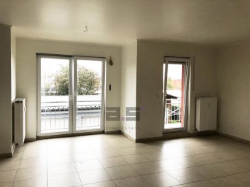 A.S. Real Estate, vous propose à la location un appartement de 2 chambres avec balcon, situé au premier étage d'une petite copropriété à Esch/Alzette, à quelques minutes du site de Belval et proche de toutes commodités (transports en commun : train, bus, commerces etc).

Celui-ci se compose d'un hall d'entrée, d'une cuisine entièrement équipée et ouverte sur un grand living de +/- 30m² avec accès à un balcon de +/- 4m², de 2 chambres de +/- 15m² et +/-13m² et d'une salle de bains de +/- 5.50m² équipée d'une baignoire et d'un w.c.

Un emplacement de parking extérieur complète ce bien.

Pour tous renseignements ou pour convenir d'une éventuelle visite, veuillez nous contacter au (+352) 621 274 674 ou à info@as-estate.lu