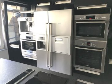 !!!!!!!!!!!! Cout de coeur garantie !!!!!!!!!!!!!!  <br><br>ImmoNordstrooss à l\'honneur de vous presenter ce magnifique appartement d\'une superficie de 73,30 m2, situé au premier étage avec ascenseur .  <br>Construit en 2006 avec une belle finition; Spot installés à la dalle du plafond sans faux plafond / Volets électriques / Cuisine haute gamme avec 13 appareils encastrés ( four, four à vapeur, four micro-ondes , machine à café, chauffe-plats , frigo Américain, Plaque à induction, Hotte aspirante, teppan, deuxième hotte aspirante, grill/friteuse, lave-vaisselle, cave à vin),Un dressing avec un système \