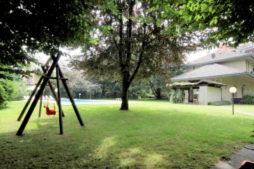 Dans le quartier de San Siro à Milan, cette magnifique villa aux excellentes finitions, intérieures comme extérieures, est en vente.<br><br>Sur un terrain de 3000m2, la villa est au c½ur d\'un jardin aménagé avec une piscine.<br><br>Actuellement divisée en deux appartements, la villa date des années \'70, et s\'étend sur 500m2 sur deux niveaux. <br><br>Facilités de transport vers le centre de Milan à proximité de la villa.<br><br>- IT -<br><br>A Milano in zona di San Siro, si trova in vendita questa villa ricca di privacy, in ottime<br>condizioni interne ed esterne.<br><br>La villa risale agli anni settanta, ha una superficie complessiva di 500 mq, sviluppati<br>su due livelli, ed attualmente è suddivisa in due appartamenti analoghi.<br><br>La dimora è costruita su un lotto di 3.000 mq, è circondata da uno splendido giardino<br>al cui interno è inserita una bellissima piscina.<br><br>I collegamenti che permettono di raggiungere il centro di Milano distano pochi minuti<br>a piedi.<br><br><br /><br />Im Stadtteil San Siro in Mailand ist diese wunderschöne Villa mit exzellenten Oberflächen, innen und außen, zum Verkauf.<br><br>Auf einem Grundstück von 3000m2 befindet sich die Villa im Herzen eines Gartens, der mit einem Swimmingpool ausgestattet ist.<br><br>Derzeit aufgeteilt in zwei Wohnungen, die Villa stammt aus den 70er Jahren, und erstreckt sich auf 500m2 auf zwei Ebenen. <br><br>Transportmöglichkeiten zum Zentrum von Mailand in der Nähe der Villa.<br><br><br /><br />In Milan, in the	residential district of San	Siro,	we	offer	for	sale this	beautiful	villa,	in	excellent	internal	and	external conditions.	<br><br>The	villa	dates back to	the	seventies, has	a	total	area	of 500	square	meters,	on	two	levels,	and	is	currently divided	into	two	apartments.	<br><br>The	house	is	built	on	a	plot	of	3,000	square	meters, is	surrounded	by	a	garden	with	a	swimming	pool.	<br><br>The	connections	that	allow	you	to	reach	the	city	center	are	a few	minutes	walking.	<br>	<br><br>