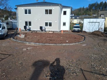 Neubau Doppelhaushälfte als Ausbauhaus zu verkaufen, direkt vom Bauträger.

Es sind zwei DH-Hälfen im Angebot.
Massivbauweise gemäß Kfw 55 mit 2 Volletagen.und Wärmepumpe
Dachausführung: Walmdach.
Beide Haushälften sind spiegelgleich.

Folgende Installationen sind bereits vorhanden:
-Elektroinstallation
-Sanitärinstallation
-Innen und - Außenverputz
-Heizingsanlage mittels Wärmepumpe

Aufteilung je Einheit:
-6 Zimmer
-2 Bäder
-1 Küchenbereich mit Speisekammer
-3 Schlafzimmer
-1 Büro
-1 WIndfang (Eingang), mit Treppenhaus
-1 Hauswirtschaftsraum
-1 Terrasse
-1 Garage

Außengelände mit Einfahrt und Garage.
Grundstückgröße je Parzelle: 655 qm.

Bei dem Ausbauhaus handelt es sich um einen Gebäude, wo die äußere Hülle fertiggestellt wird. Der Käufer hat die Möglichkeit, den Innenausbau wie Böden, Bäder und Küche sowie Farbenauswahl für die Innenwände selbst zu gestalten. Auch der Außenbereich kann gestaltet werden.

Der Festpreis beträgt 460.000 € pro Einheit.
Es besteht die Möglichkeit, die Immobilie vom Bauträger komplett fertigstellen zu lassen.
Der Einzelpreis pro Doppelhaushälfte nach Fertigstellung beträgt 660.000 €.
Verkäufer-und Käufer Provision: 3,57% pro Vertragspartei.

Alle Angaben und Informationen beziehen sich auf die Angaben des Eigentümers und den Gegebenheiten vor Ort am Standort des zu verpachtenden bzw. verkaufenden Objektes. Daher übernimmt das beauftragte Unternehmen keine Gewähr für Angaben und Informationen, die diese Annonce beinhaltet. Sobald ein Interessent eine Anfrage in Bezug auf das Objekt anfordert, einerlei ob elektronisch oder telefonisch, erklärt sich der Anfragende mit den Richtlinien der EU-GS-DVO und den AGB's und der Doppelbeauftragung durch das beauftragte Unternehmen einverstanden.


Geschäftsführung
UKA-Immobilien