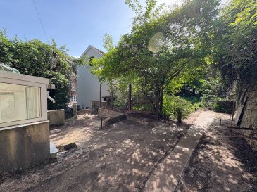 Maison - 145m ². PANETTA IMMOBILIER vous propose, 

Une maison individuelle d'environ 140m² habitables, sur 5ares50ca de terrain.
Elle dispose d'un grand jardin sur l'arrière, d'un garage ainsi que 2 places de stationnement sur l'avant.

Vous trouverez en au rez-de-chaussée une entrée sur un grand salon/séjour ; un espace cuisine avec accès à la véranda et au jardin/terrasse ; une salle d'eau avec douche et WC.

A l'étage, on y trouvera un pallier desservant 3 chambres dont une passante.

Pour plus d'espace, les combles de ce bien sont aménageables et déjà isolés.

Enfin, le chauffage est au gaz ; les fenêtres sont en double vitrage PVC ; tout à l'égout.
Quelques travaux seront à prévoir : électricité, peintures/sol ; cuisine..

Pour plus d’informations, veuillez contacter Monsieur COLSON Emmanuel au +33 7 81 30 24 02.

Les informations sur les risques auxquels ce bien est exposé sont disponibles sur le site Géorisques : www.georisques.gouv.fr