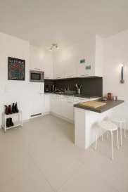 Situé en plein cœur de Luxembourg, dans un quartier vivant et recherché, ce studio lumineux et bien agencé offre un cadre de vie pratique et confortable. Proche des transports en commun, parcs, commerces, écoles et restaurants, il allie fonctionnalité et confort.
Loyer mensuel : 1.550 €
Charges mensuelles : 150 €
Disponibilité : 01 septembre 2025
Étage : 4áµ‰ avec ascenseur
Annexe : cave privative
Composition :
•	Entrée avec placard
•	Salle de bain avec espace buanderie
•	Espace nuit séparé
•	Cuisine moderne entièrement équipée
•	Séjour et coin salle à manger
•	Mobilier contemporain et en excellent état
Atouts supplémentaires :
•	Emplacement central et recherché
•	Accès rapide aux grands axes
•	Proximité immédiate des transports (bus, train), commerces, crèches et écoles
Contactez-nous dès maintenant :
cdbimmo@cdbgest.lu
+352 28 80 28 80
Vous vendez ou louez un bien ?
Confiez votre projet à CDBgest, votre partenaire de confiance :
•	Estimation personnalisée
•	Expertise locale reconnue
•	Membre de la Chambre Immobilière et de la Chambre de Commerce du Luxembourg
Consultez toutes nos offres sur : www.cdbimmo.lu
FOR RENT – BEAUTIFUL FURNISHED STUDIO (41 M²) – LUXEMBOURG CITY (RUE DU X SEPTEMBRE)
Ideally located in the heart of Luxembourg City, this bright and well-designed studio offers a comfortable and modern living space. Situated in a lively neighborhood, close to all amenities, public transport, parks, shops, schools, and restaurants.
Monthly rent: €1,550
Monthly charges: €150
Availability: September 1st, 2025
Floor: 4th with elevator
Annex: private cellar
Layout:
•	Entrance hall with built-in wardrobe
•	Bathroom with laundry area
•	Sleeping area
•	Fully equipped and fitted kitchen
•	Living room with dining area
•	Modern furniture in excellent condition
Highlights:
•	Central location in a sought-after area
•	Easy access to highways
•	Close to bus and train stations, schools, crèches, shops, restaurants and parks
Interested? Contact us now:
cdbimmo@cdbgest.lu
+352 28 80 28 80
Looking to sell or rent out your property?
Choose CDBgest, your trusted real estate partner:
•	Personalized property valuation
•	Recognized local expertise
•	Member of the Luxembourg Chamber of Real Estate and the Chamber of Commerce
Discover all our listings on: www.cdbimmo.lu