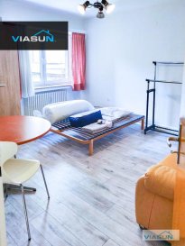 ViaSun SA vous propose à la location cette chambre meublée et entièrement équipée, située dans une colocation de 4 unités rue de Bonnevoie à Luxembourg-Bonnevoie, à 3 minutes de la gare à pieds et à 10 minutes de Luxembourg centre ville. <br><br>Les lignes de bus se trouvent aux pieds de de la résidence.  <br>Vous trouverez à proximité de nombreux commerces (pharmacie, boulangerie, supermarché, banques....) et divers restaurants. <br><br>L\'appartement est en parfait état et nouvellement meublé, si vous recherchez une chambre dans un agréable cadre, contacter nous pour plus d\'informations. <br><br>Chambre disponible de suite<br>Loyer mensuel de la chambre : 890€ (toutes charges comprises) <br><br> - 16 m², 1 mois de garantie locative, commission d agence à définir selon durée de contrat.  <br><br>A saisir et venir visiter sans hésiter, pour plus d informations ou planifier une visite éventuelle, merci de contacter Monsieur Adrien BLONDEL au 621.611.777 ou par email à a.blondel@viasun.lu<br><br>\